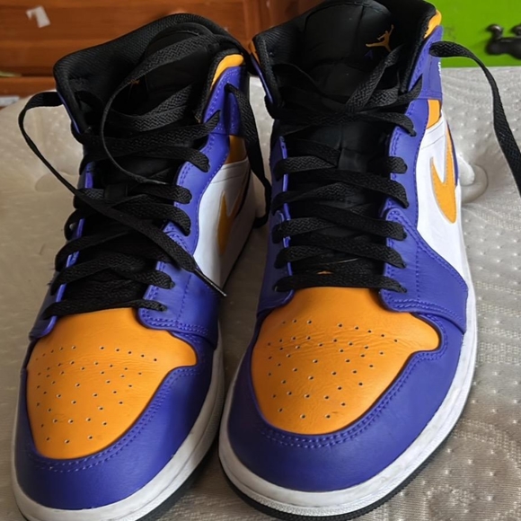 Air Jordan 1 Retro High---> Purple and Yellow - Picture 2 of 4